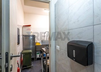 Cucina - Locale Commerciale Piazza Vincenzo Bellini
 
22, Caltagirone - foto 2