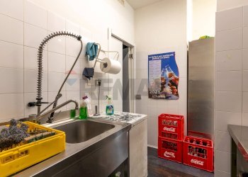 Cucina - Locale Commerciale Piazza Vincenzo Bellini
 
22, Caltagirone - foto 4