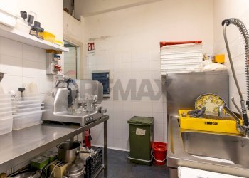 Cucina - Locale Commerciale Piazza Vincenzo Bellini
 
22, Caltagirone - foto 5