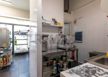 Cucina - Locale Commerciale Piazza Vincenzo Bellini
 
22, Caltagirone - foto 6