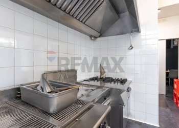 Cucina - Locale Commerciale Piazza Vincenzo Bellini
 
22, Caltagirone - foto 9