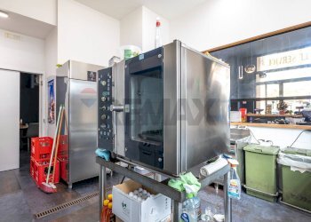 Cucina - Locale Commerciale Piazza Vincenzo Bellini
 
22, Caltagirone - foto 10