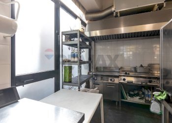 Cucina - Locale Commerciale Piazza Vincenzo Bellini
 
22, Caltagirone - foto 12