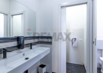 Bagno - Locale Commerciale Piazza Vincenzo Bellini
 
22, Caltagirone - foto 16