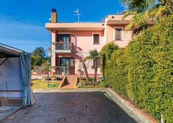 Casa all\'aperto - Casa semi indipendente Via Alcide De Gasperi
 
26, Pedara - foto 2