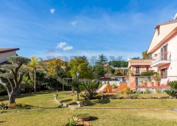 Giardino - Casa semi indipendente Via Alcide De Gasperi
 
26, Pedara - foto 5