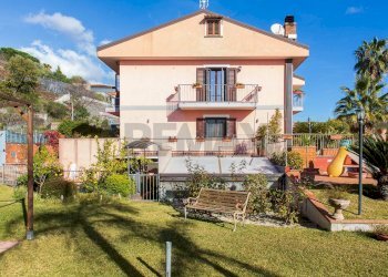 Casa all\'aperto - Casa semi indipendente Via Alcide De Gasperi
 
26, Pedara - foto 6