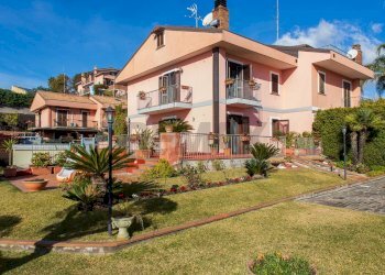 Casa all\'aperto - Casa semi indipendente Via Alcide De Gasperi
 
26, Pedara - foto 8