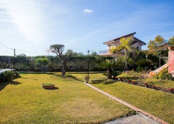 Giardino - Casa semi indipendente Via Alcide De Gasperi
 
26, Pedara - foto 9