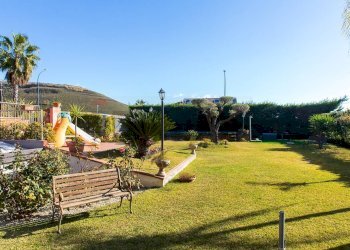 Giardino - Casa semi indipendente Via Alcide De Gasperi
 
26, Pedara - foto 10