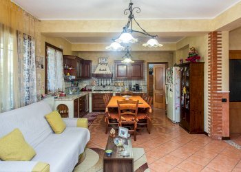 Sala da pranzo - Casa semi indipendente Via Alcide De Gasperi
 
26, Pedara - foto 17