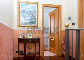 Hall / corridoio - Casa semi indipendente Via Alcide De Gasperi
 
26, Pedara - foto 23