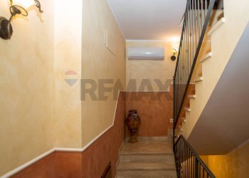 Scale - Casa semi indipendente Via Alcide De Gasperi
 
26, Pedara - foto 26