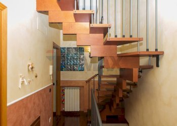 Scale - Casa semi indipendente Via Alcide De Gasperi
 
26, Pedara - foto 27