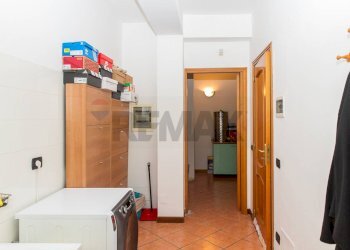 Hall / corridoio - Casa semi indipendente Via Alcide De Gasperi
 
26, Pedara - foto 32