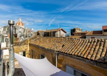 Edificio all\'aperto - Casa indipendente Via Lucio Pulvirenti
 
17, Aci Sant'Antonio - foto 34