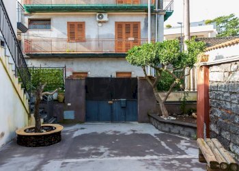 Edificio all\'aperto - Casa indipendente Via Lucio Pulvirenti
 
17, Aci Sant'Antonio - foto 45
