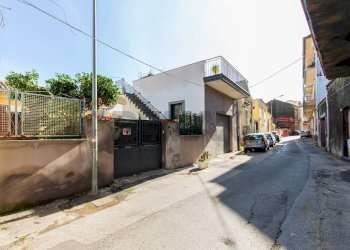 Casa all\'aperto - Casa indipendente Via Lucio Pulvirenti
 
17, Aci Sant'Antonio - foto 52