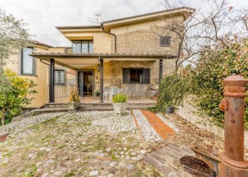 Casa all\'aperto - Villa via roma ovest
 
40, Castelnuovo di Farfa - foto 1
