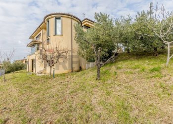 Casa all\'aperto - Villa via roma ovest
 
40, Castelnuovo di Farfa - foto 6