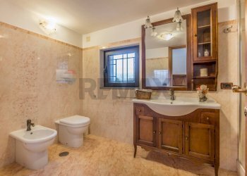 Bagno - Villa via roma ovest
 
40, Castelnuovo di Farfa - foto 40