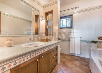 Bagno - Villa via roma ovest
 
40, Castelnuovo di Farfa - foto 44