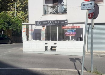 Edificio all\'aperto - Attività Commerciale Piazza Cesare Battisti
 
18, Anzio - foto 2