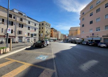 Edificio all\'aperto - Attività Commerciale Piazza Cesare Battisti
 
18, Anzio - foto 7
