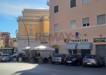 Edificio all\'aperto - Attività Commerciale Piazza Cesare Battisti
 
18, Anzio - foto 9