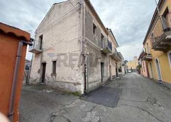 Edificio all\'aperto - Casa indipendente via magenta, Castiglione di Sicilia - foto 3