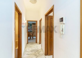 Hall / corridoio - Appartamento via Filippo Brunelleschi
 
104, Adrano - foto 10