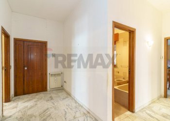 Hall / corridoio - Appartamento via Filippo Brunelleschi
 
104, Adrano - foto 11