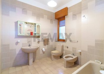 Bagno - Appartamento via Filippo Brunelleschi
 
104, Adrano - foto 19