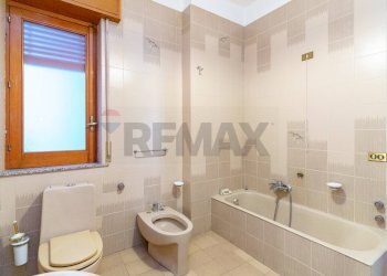 Bagno - Appartamento via Filippo Brunelleschi
 
104, Adrano - foto 20