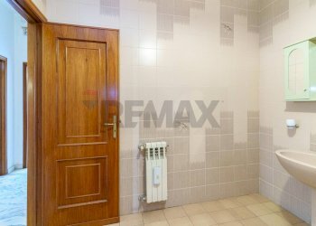 Bagno - Appartamento via Filippo Brunelleschi
 
104, Adrano - foto 22