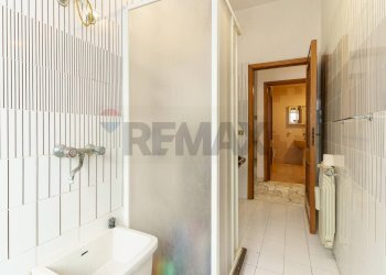 Bagno - Appartamento via Filippo Brunelleschi
 
104, Adrano - foto 25
