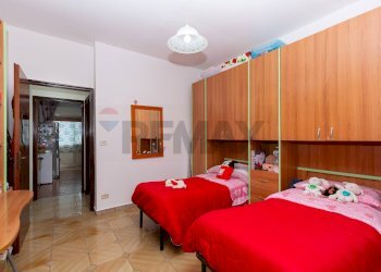 Camera / camera da letto - Trilocale via vittorio emanuele
 
330, Aci Catena - foto 9