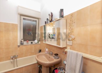 Bagno - Trilocale via vittorio emanuele
 
330, Aci Catena - foto 10