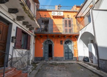 Edificio all\'aperto - Casa semi indipendente Piazza Piano Torre
 
6, Calatabiano - foto 1