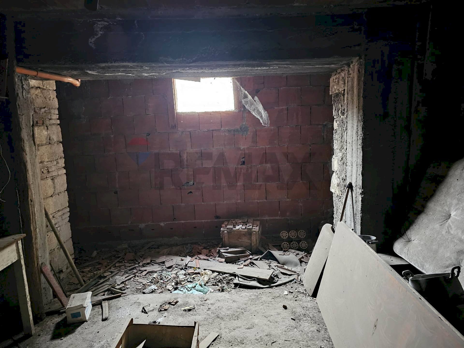 Stanza vuota - Locale Commerciale Via Marchese
 
34, Misterbianco - foto 1