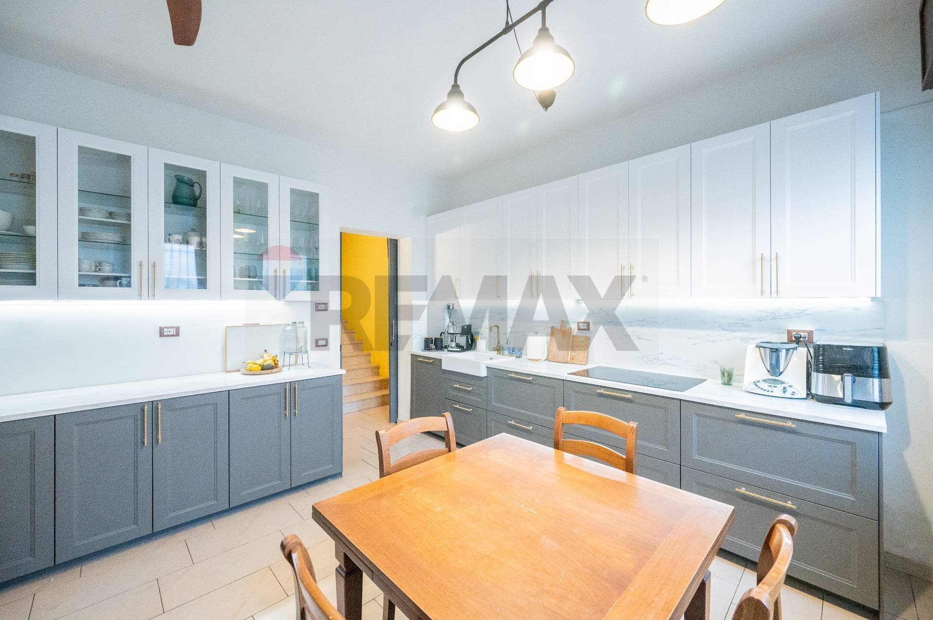 Sala da pranzo - Semi-detached house VIA XXIV APRILE
 
6, Commessaggio - photo 3