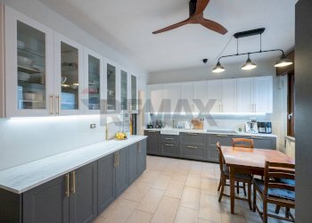 Cucina - Casa semi indipendente VIA XXIV APRILE
 
6, Commessaggio - foto 2