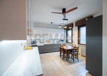 Cucina - Casa semi indipendente VIA XXIV APRILE
 
6, Commessaggio - foto 5