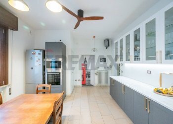 Cucina - Casa semi indipendente VIA XXIV APRILE
 
6, Commessaggio - foto 7