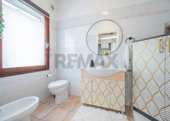 Bagno - Casa semi indipendente VIA XXIV APRILE
 
6, Commessaggio - foto 17