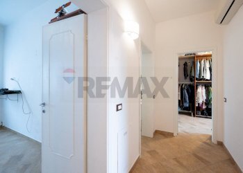 Hall / corridoio - Casa semi indipendente VIA XXIV APRILE
 
6, Commessaggio - foto 22