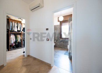 Hall / corridoio - Casa semi indipendente VIA XXIV APRILE
 
6, Commessaggio - foto 23