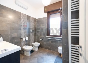 Bagno - Casa semi indipendente VIA XXIV APRILE
 
6, Commessaggio - foto 24