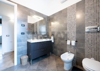 Bagno - Casa semi indipendente VIA XXIV APRILE
 
6, Commessaggio - foto 25