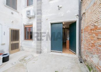 Terrazza - Casa semi indipendente VIA XXIV APRILE
 
6, Commessaggio - foto 40